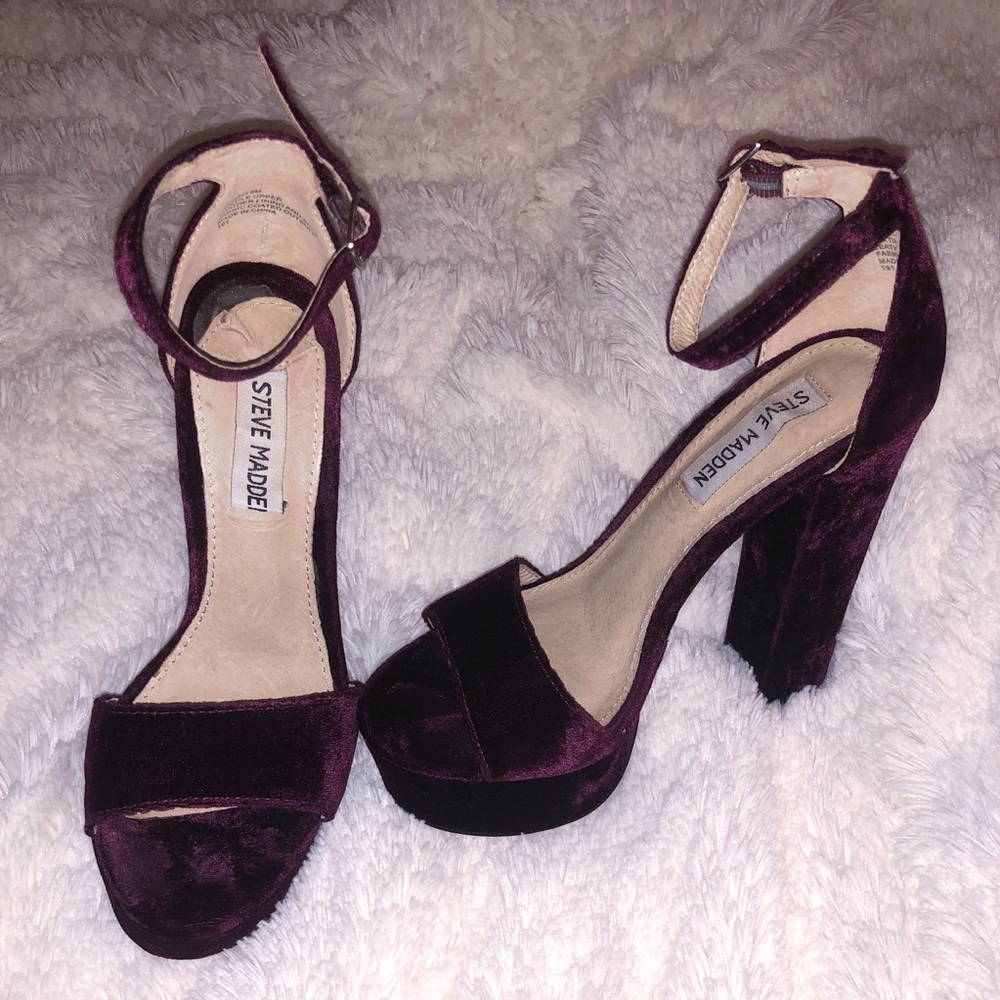 Burgundy velvet Steve Madden size 6 “Gonzo” heel.